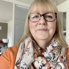 Julie leach profile image