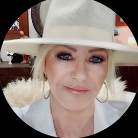 psychic mediumlorri profile image