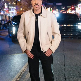 Richie Lione profile image