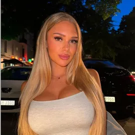 j-ennifer890.bsky.social profile image
