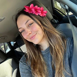 Evelyn Travel profile image