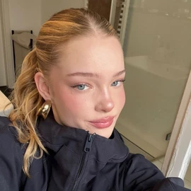 Emiley Woods profile image