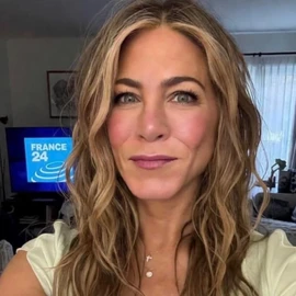 Jennifer Aniston official profile image