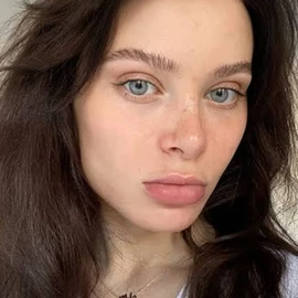 Lara Linda Warren profile image