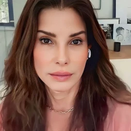 Sandra Bullock profile image