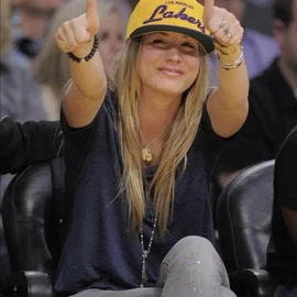 Kaley cuoco real profile image