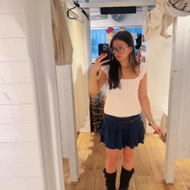 Chloe Thompson profile image