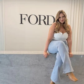 Jenny Lorra profile image