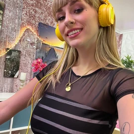 Annie Katie profile image