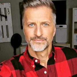 Christopher Thompson profile image