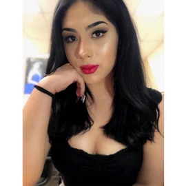 Laura Groves profile image