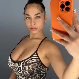 Vivian Willis profile image