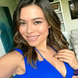 Miranda Cosgrove profile image