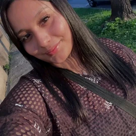 ann larry profile image