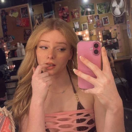 lána profile image