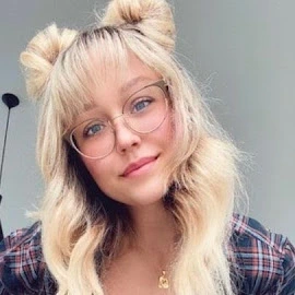 Sabrina Nichole profile image
