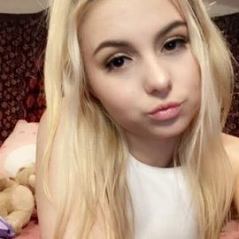 Nikki lara profile image