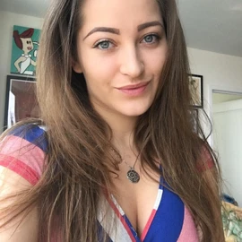 Rose Anny profile image