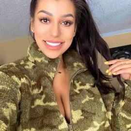 Lois Wood profile image