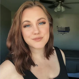 Elizabeth James profile image