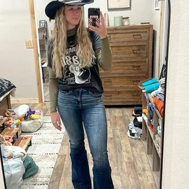 Lainey welson page profile image