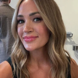 Carrie Underwood profile image