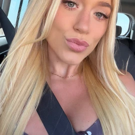 Elle Brooke profile image