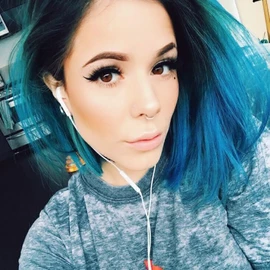 Ela Cole profile image