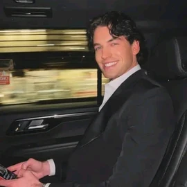 Taylor Kinney profile image