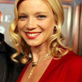 Amy Smart profile image