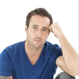 Alex O'Loughlin profile image