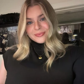 Violet Summers profile image