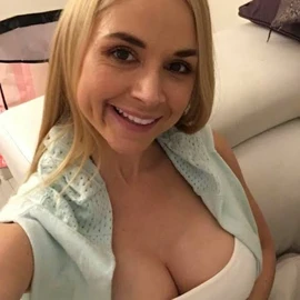 Nikky James profile image
