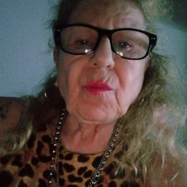 derlene vollmer white profile image