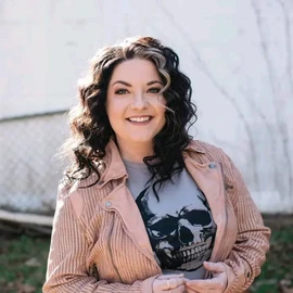 Ashley McBryde profile image