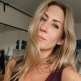 Bella Rose profile image