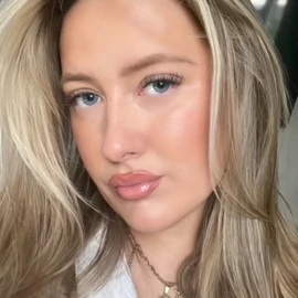 chloe Bennett profile image