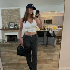 Emma Ava profile image