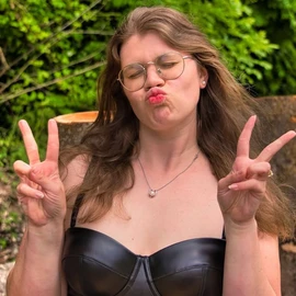 Carmela Wade profile image