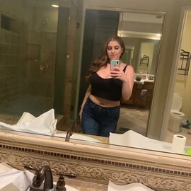 Helen profile image