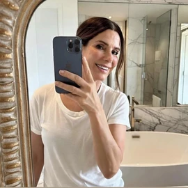 Sandra Bullock profile image