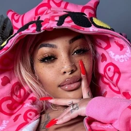Nizhoni Freya profile image