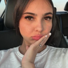 chloe anna profile image