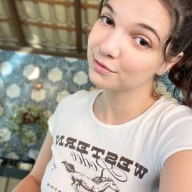 Helen Vicky profile image