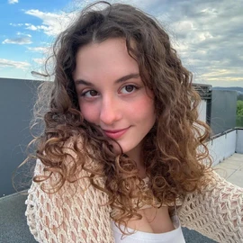 Elena Lux profile image