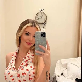 Marie DEE profile image