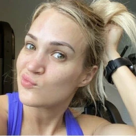 Carrie Underwood profile image