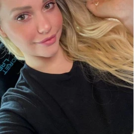 Angela tomskins profile image