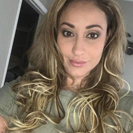 Emma Laura profile image