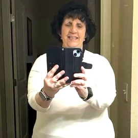 Julie mauzy profile image